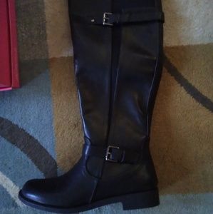 Women's knee-high boots